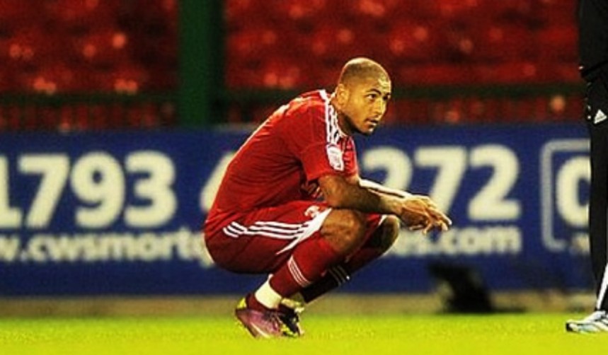 Leon Clarke on Pitch